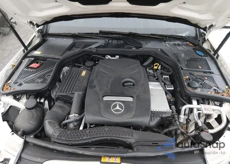 2015 Mercedes-Benz C 300 Sport z USA, uszkodzony, nr VIN 55SWF4JB1FU056988